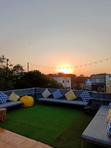 Locomo OG - Stay • Work • Eat in Mumbai Locomo OG - Stay • Work • Eat in Mumbai