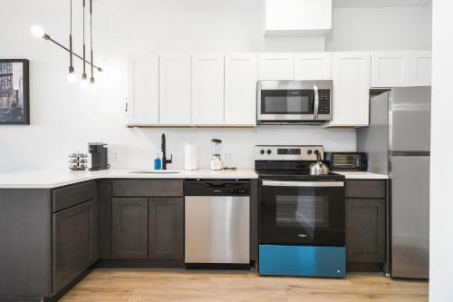 Luxury Apartments - Newark Int Airport - Evonify Stays in Elizabeth (NJ) Luxury Apartments - Newark Int Airport - Evonify Stays in Elizabeth (NJ)