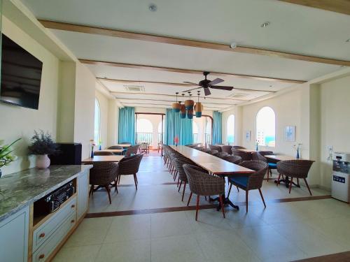 Restaurant, Coralina Hotel & Free Spa Voucher in Tuy Hoa Beach Restaurant, Coralina Hotel & Free Spa Voucher in Tuy Hoa Beach