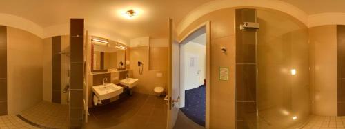 Bathroom, Weingut Matthias Dostert / Culinarium in Nittel Bathroom, Weingut Matthias Dostert / Culinarium in Nittel