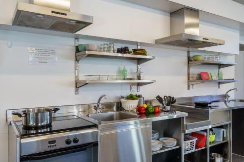 מסעדה, Chalet Hostel @ Backpackers Villa Interlaken in אינטרלאקן מסעדה, Chalet Hostel @ Backpackers Villa Interlaken in אינטרלאקן