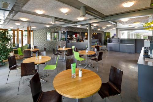 Restaurant, Chalet Hostel @ Backpackers Villa Interlaken near Spielsalon City Park Restaurant, Chalet Hostel @ Backpackers Villa Interlaken near Spielsalon City Park