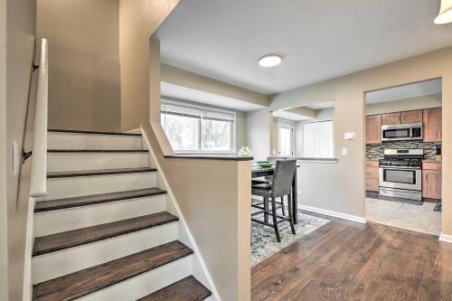 Interior view, Arlington Heights Townhome 33 Mi to Chicago in Arlington Heights (IL) Interior view, Arlington Heights Townhome 33 Mi to Chicago in Arlington Heights (IL)