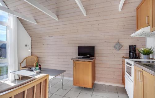 Konyha, Stunning Home In Hadsund With Kitchen in Hadsund Konyha, Stunning Home In Hadsund With Kitchen in Hadsund