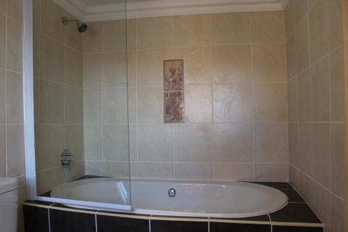 Badkamer, Blue Crane Guesthouse in Maseru Badkamer, Blue Crane Guesthouse in Maseru