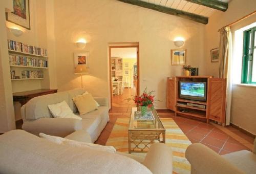 A very comfortable and spacious family house in Barao de Sao Joao A very comfortable and spacious family house in Barao de Sao Joao