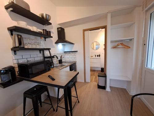 La petite grange - Unique, 5mn gare SNCF, 2 mn hyper centre, WIFI-Netflix in Niort La petite grange - Unique, 5mn gare SNCF, 2 mn hyper centre, WIFI-Netflix in Niort