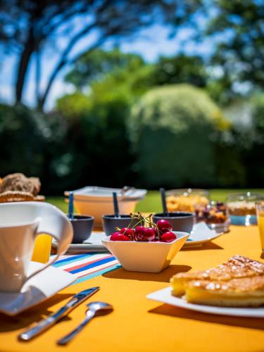 อาหารและเครื่องดื่ม, Maison d'hote Iparra- Pays Basque in อูสตาริตซ์ อาหารและเครื่องดื่ม, Maison d'hote Iparra- Pays Basque in อูสตาริตซ์