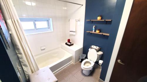 Couples Modern Retreat ! in Edgewood Couples Modern Retreat ! in Edgewood