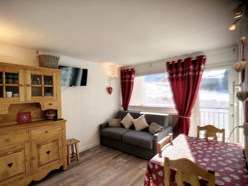 Charmant 2P 4 pers., 25m², Sud, en bas des pistes, Les Menuires - FR-1-178-371 in Les Bruyeres Charmant 2P 4 pers., 25m², Sud, en bas des pistes, Les Menuires - FR-1-178-371 in Les Bruyeres