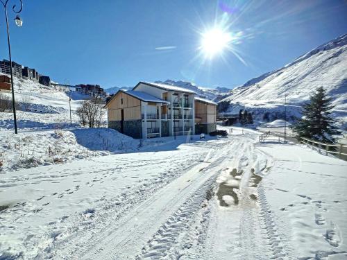 Charmant 2P 4 pers., 25m², Sud, en bas des pistes, Les Menuires - FR-1-178-371 in Les Bruyeres Charmant 2P 4 pers., 25m², Sud, en bas des pistes, Les Menuires - FR-1-178-371 in Les Bruyeres
