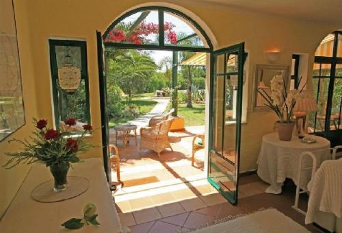 Comfortable and spacious family house in Barao de Sao Joao Comfortable and spacious family house in Barao de Sao Joao