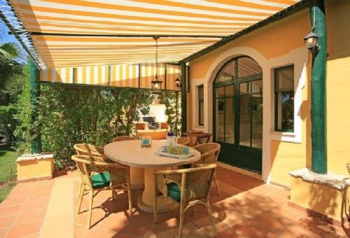 Comfortable and spacious family house in Barao de Sao Joao Comfortable and spacious family house in Barao de Sao Joao