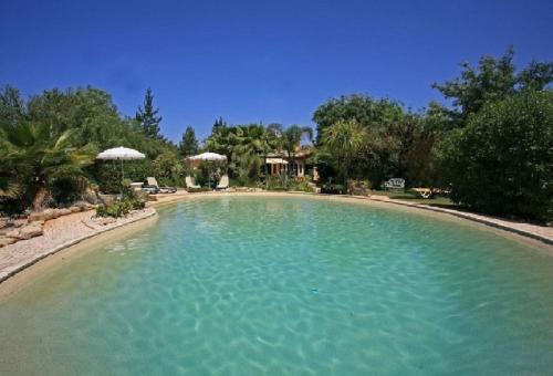 Comfortable and spacious family house in Barao de Sao Joao Comfortable and spacious family house in Barao de Sao Joao