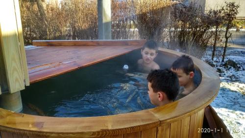 جاكوزي, Sámoška - Krkonoše (Samoska - Krkonose) in Rudnik جاكوزي, Sámoška - Krkonoše (Samoska - Krkonose) in Rudnik