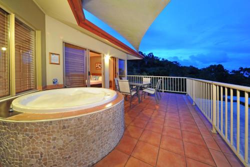 阳台/露台, at Boathaven Bay Holiday Apartments in 降灵群岛 阳台/露台, at Boathaven Bay Holiday Apartments in 降灵群岛