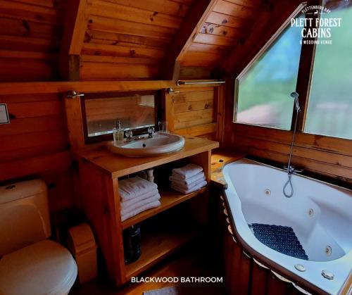 อ่างแช่น้ำร้อน, Plett Forest Cabins in อ่าวเพลทเทนเบอร์ก อ่างแช่น้ำร้อน, Plett Forest Cabins in อ่าวเพลทเทนเบอร์ก
