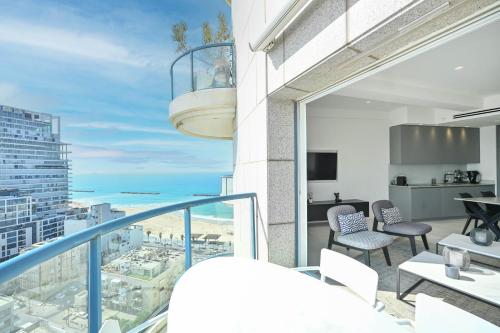 Terraza/balcón, Sea Tower Hotel By Isrotel Design in Tel Aviv Terraza/balcón, Sea Tower Hotel By Isrotel Design in Tel Aviv