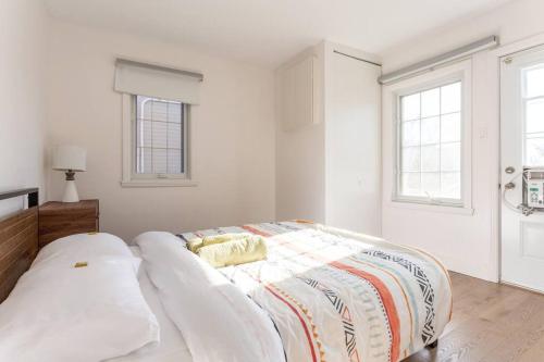 Free Parking, Beautiful 4 1/2-2 BR apartment in Ahuntsic-Cartierville Free Parking, Beautiful 4 1/2-2 BR apartment in Ahuntsic-Cartierville