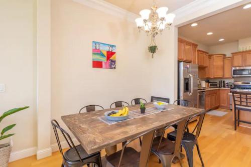 Facilities, Fun and Funky Townhome on the River in Garden City (ID) Facilities, Fun and Funky Townhome on the River in Garden City (ID)