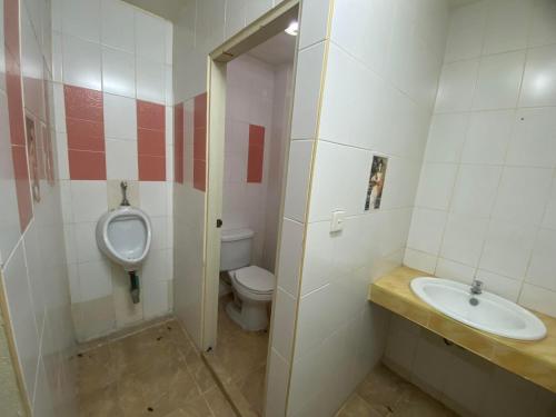 Bathroom, Nearthepark Backpack Hostel 3 in Chiang Mai Bathroom, Nearthepark Backpack Hostel 3 in Chiang Mai