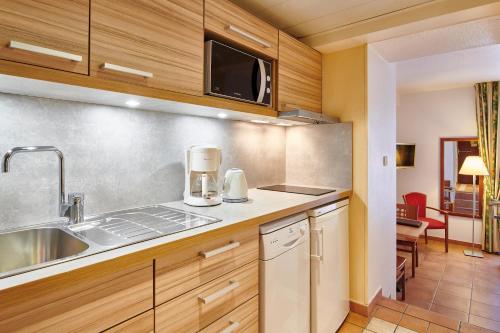 Kitchen, Residence Vacances Bleues le Mediterranee in Saint-Raphael Kitchen, Residence Vacances Bleues le Mediterranee in Saint-Raphael
