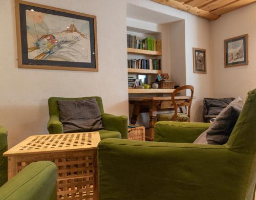 Общ салон/телевизионна зона, Hotel Bahnhof in Цермат Общ салон/телевизионна зона, Hotel Bahnhof in Цермат