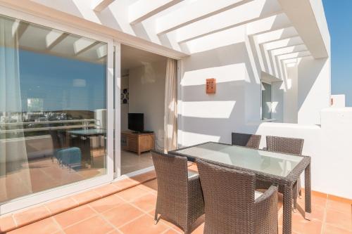 balkon/taras, 2214-Modern apt with private beach in Estepona balkon/taras, 2214-Modern apt with private beach in Estepona