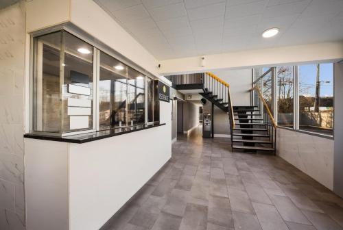 Előcsarnok, Essence Express Wayne in Wayne (New Jersey) Előcsarnok, Essence Express Wayne in Wayne (New Jersey)