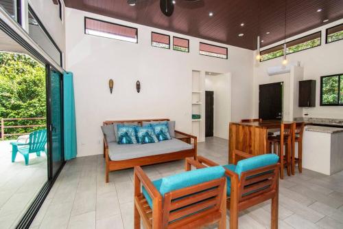 River view, 5 min beach, 2 beds in Dominical River view, 5 min beach, 2 beds in Dominical