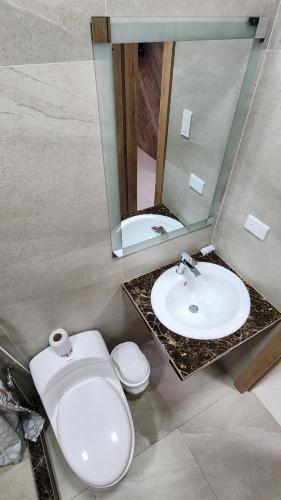 Bagno, Hotel Murali - Cerca del Aeropuerto de Guayaquil in Guayaquil Bagno, Hotel Murali - Cerca del Aeropuerto de Guayaquil in Guayaquil