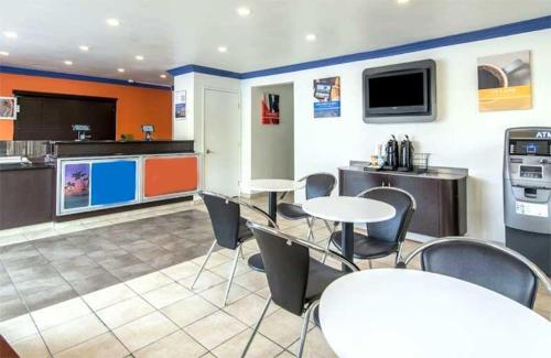Lobi, Beachside Inn Anaheim in Los Angeles (CA) Lobi, Beachside Inn Anaheim in Los Angeles (CA)