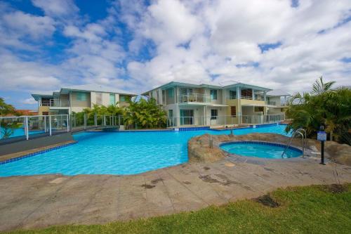 Плувен басейн, Pacific Blue 520 private pool air conditioning and Wi Fi in Корлет Плувен басейн, Pacific Blue 520 private pool air conditioning and Wi Fi in Корлет