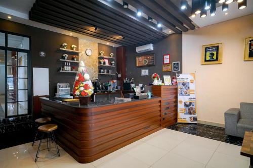 Vestibule, RedDoorz Premium @ Raja Hostel Syariah Lampung near Aéroport de Radin Inten II Vestibule, RedDoorz Premium @ Raja Hostel Syariah Lampung near Aéroport de Radin Inten II