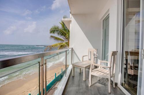 מרפסת, Hikkaduwa Beach Hotel in Hikkaduwa מרפסת, Hikkaduwa Beach Hotel in Hikkaduwa