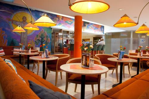 Pub/Lounge, Gesundheits- & Wellness Resort St. Josef in Bad Durrnberg Pub/Lounge, Gesundheits- & Wellness Resort St. Josef in Bad Durrnberg