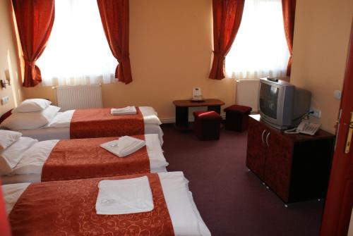 Guestroom, Hotel Palota City in 15. Rákospalota Guestroom, Hotel Palota City in 15. Rákospalota
