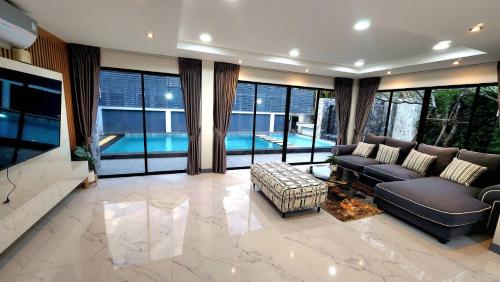 Shared lounge/TV area, I am pool villa pattaya 11 in Takiantia Shared lounge/TV area, I am pool villa pattaya 11 in Takiantia