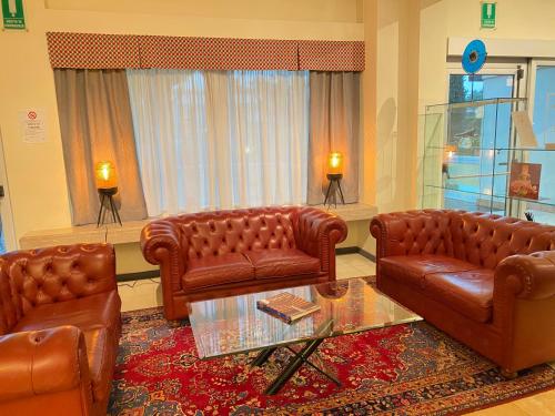 Hotel Estee in Ντεσεντζάνο Ντελ Γκάρντα Hotel Estee in Ντεσεντζάνο Ντελ Γκάρντα