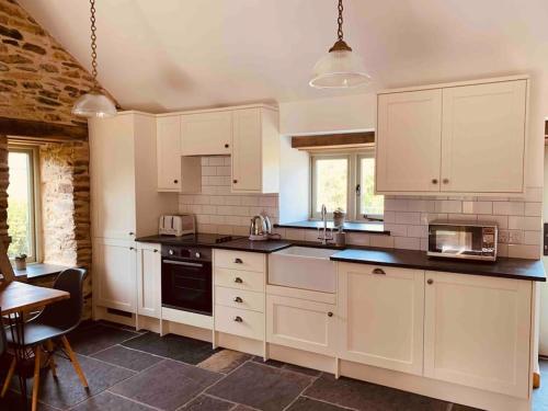 Detached Barn in Tamar Valley, EV charging included in Bere Ferrers Detached Barn in Tamar Valley, EV charging included in Bere Ferrers