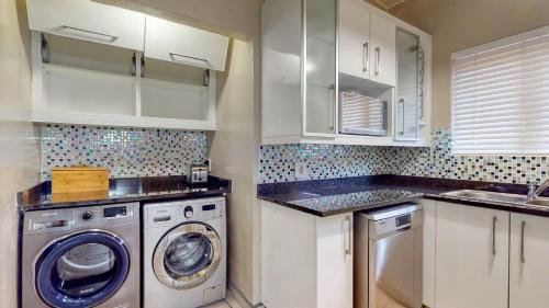 Kitchen, San Lameer 2601 by Top Destinations Rentals in Southbroom Kitchen, San Lameer 2601 by Top Destinations Rentals in Southbroom