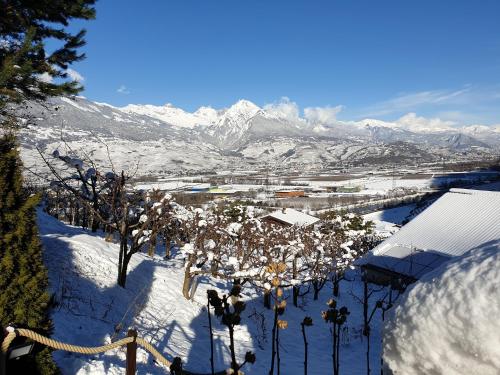 Grand chalet 6-8 personnes, ski et randonnees in Raerettes Grand chalet 6-8 personnes, ski et randonnees in Raerettes