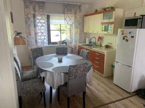 Létesítmények, Keldrimäe külalistemaja (Keldrimae kulalistemaja) in Hiiumaa Létesítmények, Keldrimäe külalistemaja (Keldrimae kulalistemaja) in Hiiumaa