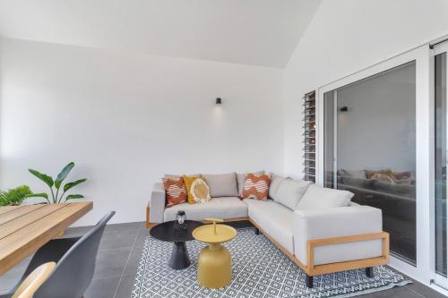 Balcony/terrace, Brand new Two Bedroom Apartment at the Water in Kralendijk Balcony/terrace, Brand new Two Bedroom Apartment at the Water in Kralendijk