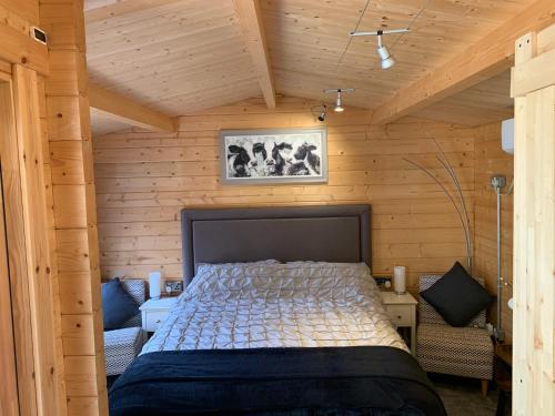 Beauslodge Authentic Log Cabin With Private Hot Tub in Liphook Beauslodge Authentic Log Cabin With Private Hot Tub in Liphook