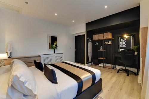 Wigan Central I 1 & 2 Bed Executive Apartments I Family Rooms I Private Balcony I Free Parking in Wigan Wigan Central I 1 & 2 Bed Executive Apartments I Family Rooms I Private Balcony I Free Parking in Wigan