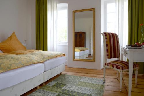 Alte Apotheke Bed & Breakfast in Karlsbad Alte Apotheke Bed & Breakfast in Karlsbad