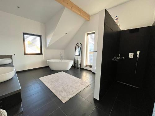 Phòng tắm, Inviting 4-Bed House in Berdorf Luxemburg in Berdorf Phòng tắm, Inviting 4-Bed House in Berdorf Luxemburg in Berdorf