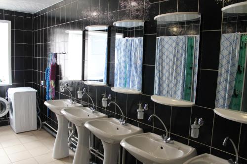 Shower, Меблированные Комнаты in Reftinskiy Shower, Меблированные Комнаты in Reftinskiy
