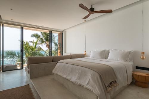 Superior King Room image 6